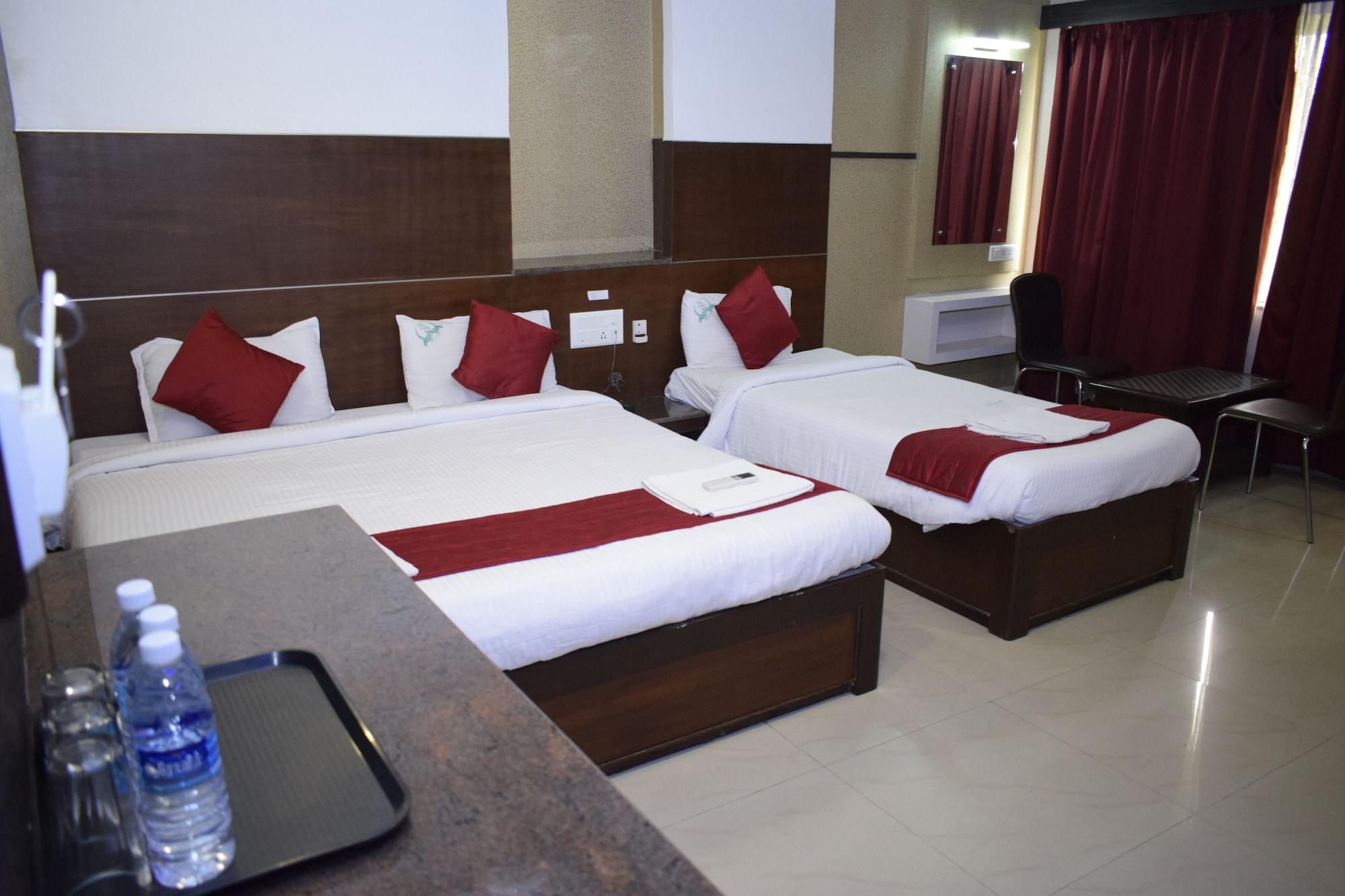 Hotel Sumith Palace Пондичерри Экстерьер фото