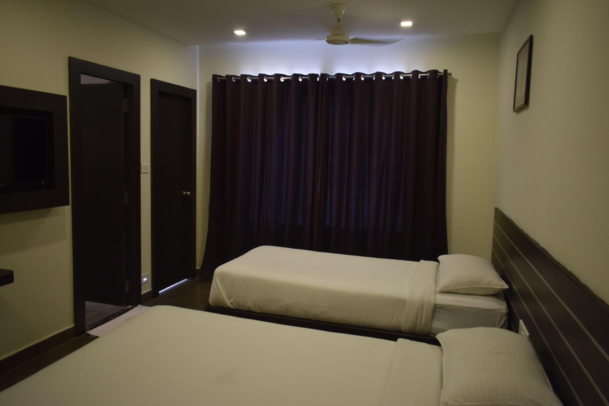Hotel Sumith Palace Пондичерри Экстерьер фото