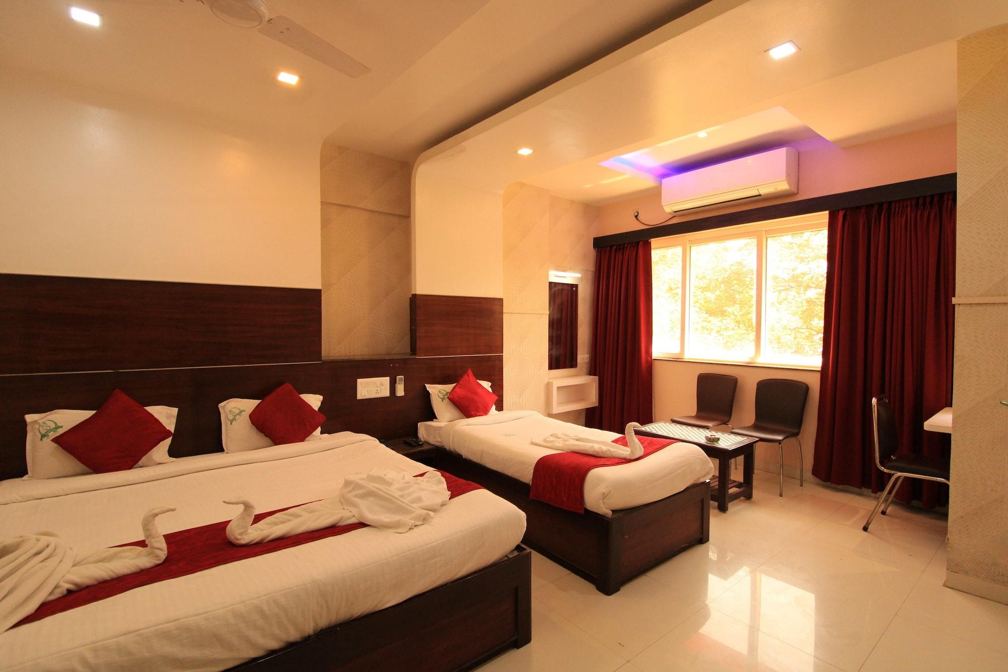 Hotel Sumith Palace Пондичерри Экстерьер фото
