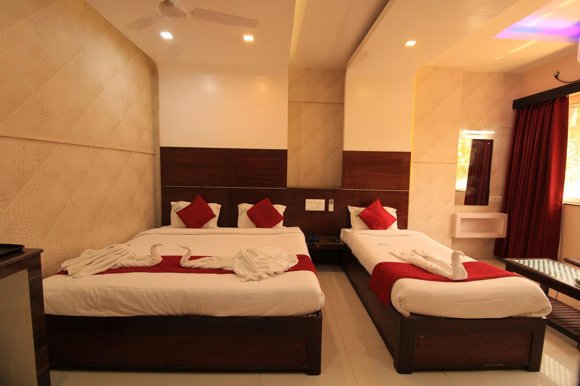 Hotel Sumith Palace Пондичерри Экстерьер фото