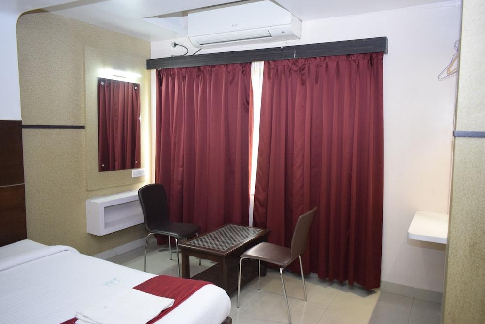 Hotel Sumith Palace Пондичерри Экстерьер фото