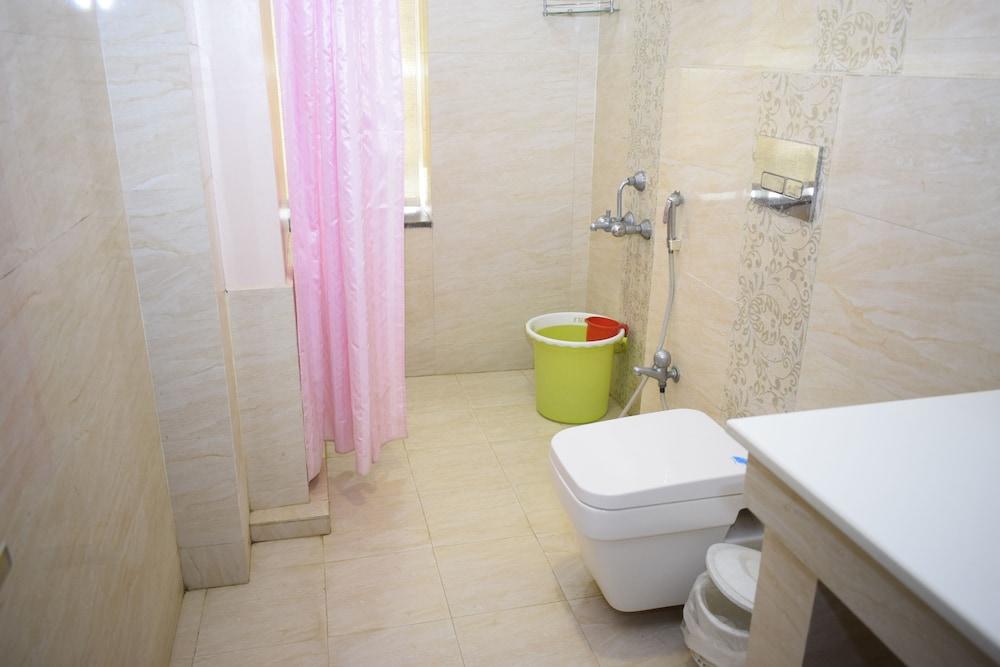 Hotel Sumith Palace Пондичерри Экстерьер фото