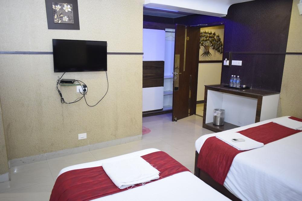 Hotel Sumith Palace Пондичерри Экстерьер фото