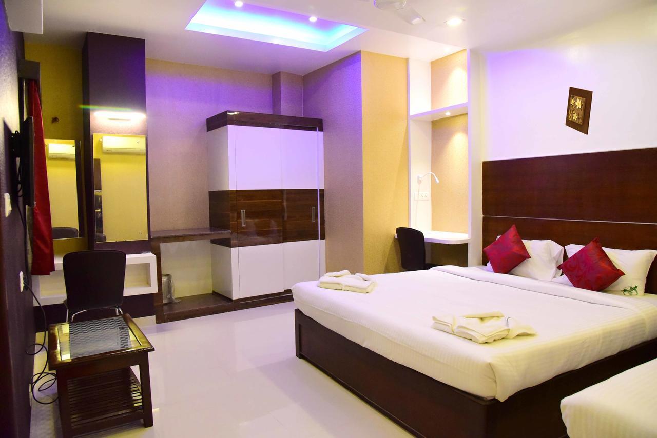 Hotel Sumith Palace Пондичерри Экстерьер фото