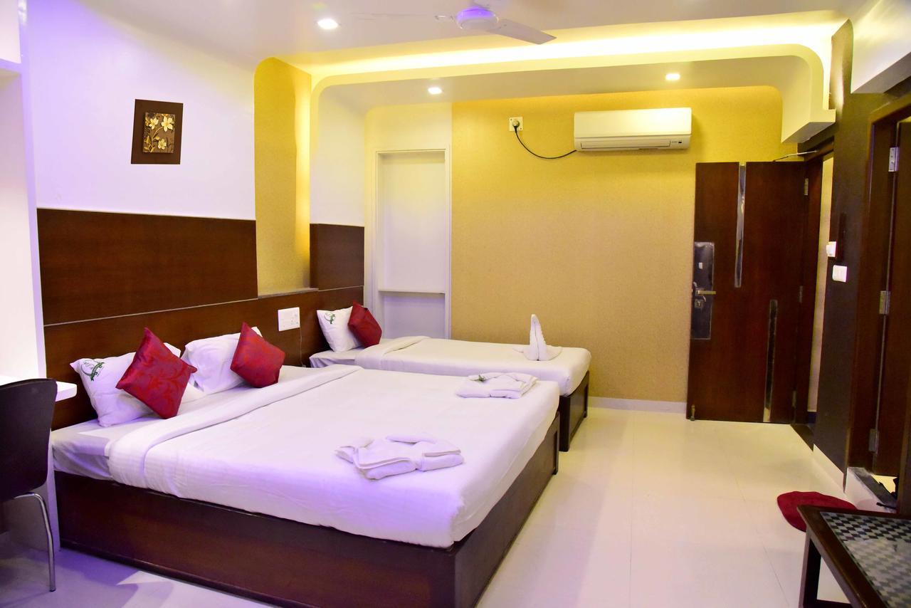 Hotel Sumith Palace Пондичерри Экстерьер фото