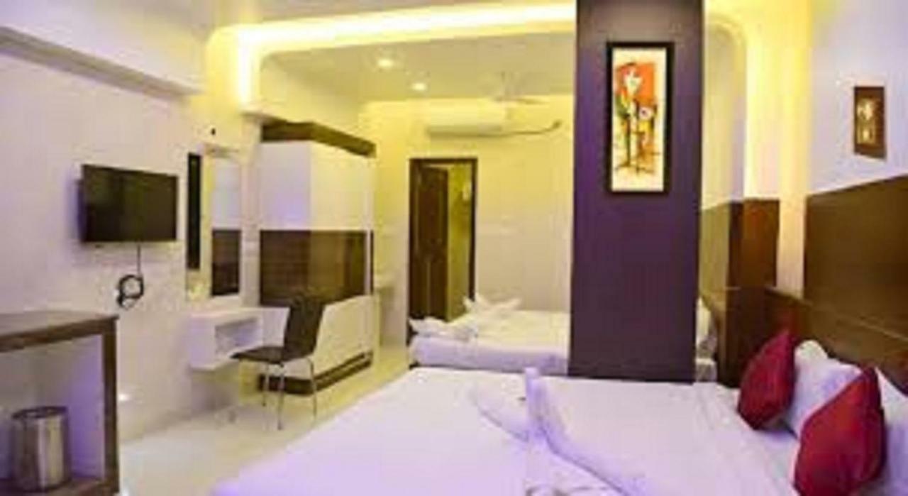 Hotel Sumith Palace Пондичерри Экстерьер фото